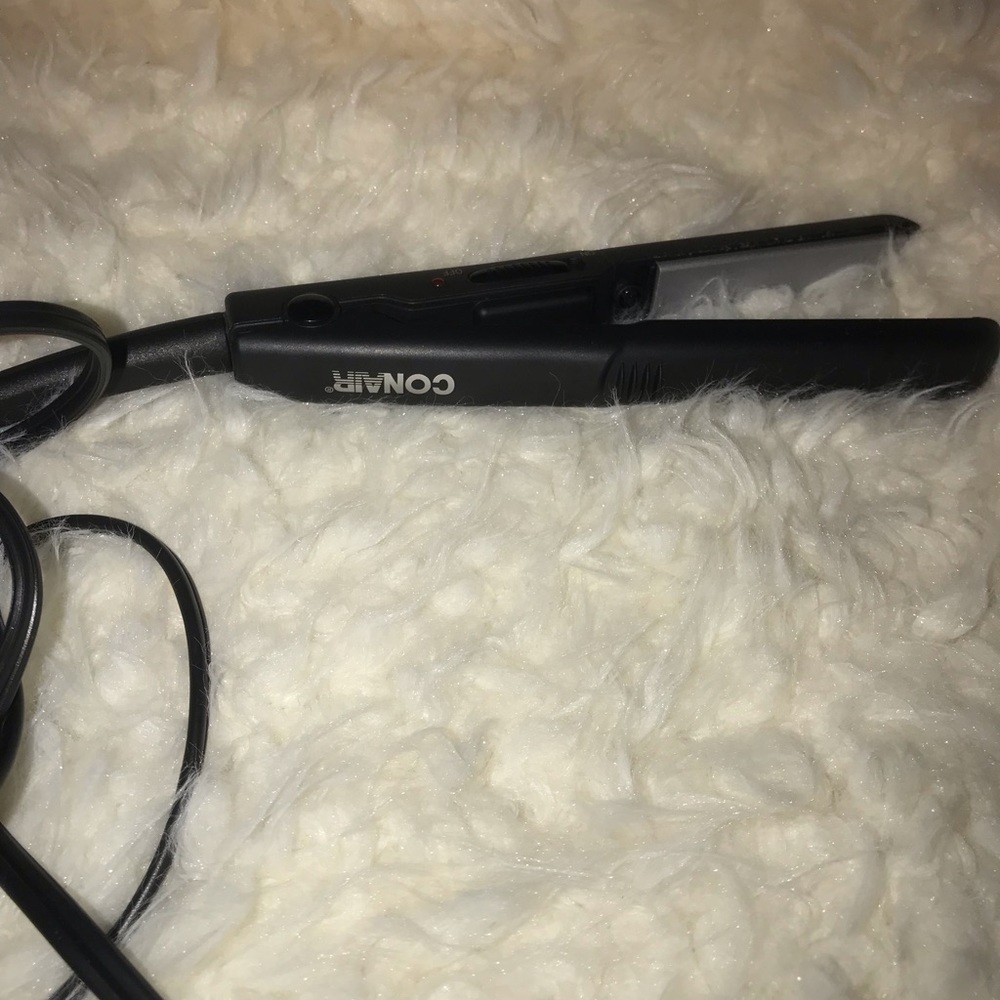 Mini travel hair straightener